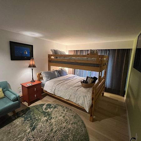 好丘。Hacho House Bed & Breakfast เยลโลว์ไนฟ์ ภายนอก รูปภาพ