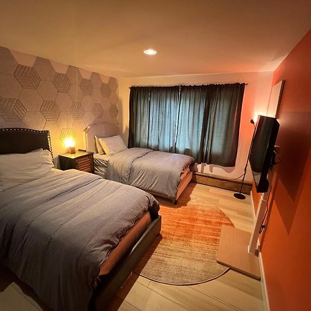 好丘。Hacho House Bed & Breakfast เยลโลว์ไนฟ์ ภายนอก รูปภาพ
