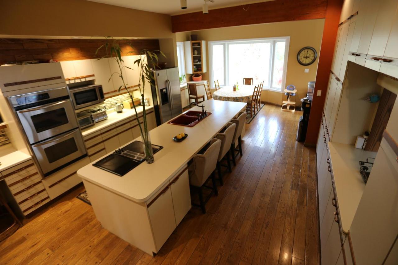 好丘。Hacho House Bed & Breakfast เยลโลว์ไนฟ์ ภายนอก รูปภาพ
