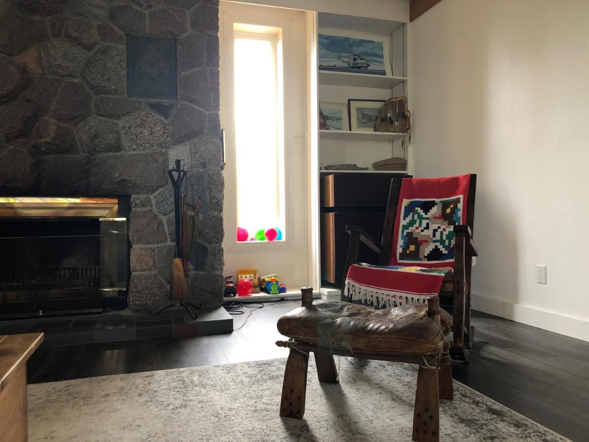 好丘。Hacho House Bed & Breakfast เยลโลว์ไนฟ์ ภายนอก รูปภาพ