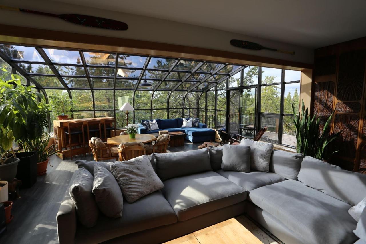 好丘。Hacho House Bed & Breakfast เยลโลว์ไนฟ์ ภายนอก รูปภาพ