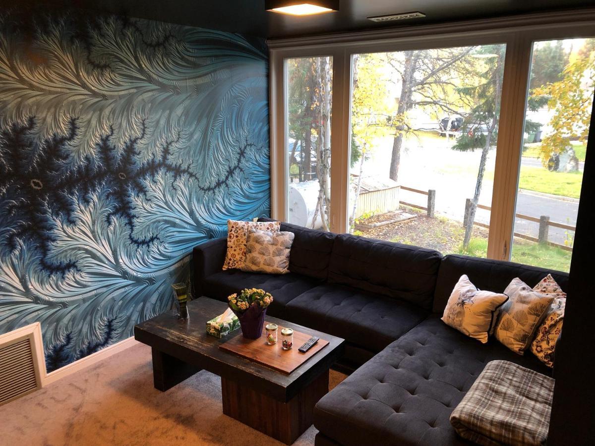 好丘。Hacho House Bed & Breakfast เยลโลว์ไนฟ์ ภายนอก รูปภาพ